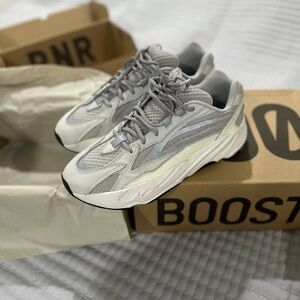 Adidas Yeezy 700v2 Static.